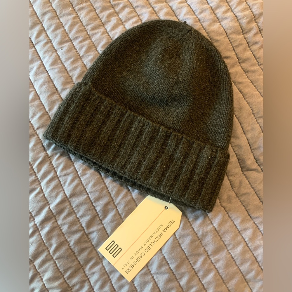 Tesma recycle cashmere wool charcoal gray ribbed knit Beanie hat made in Italy